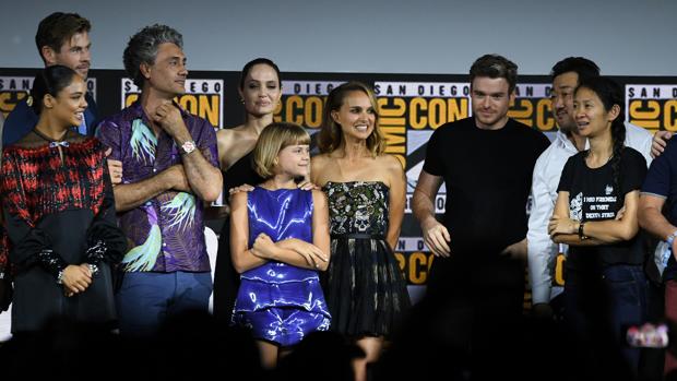 Tessa Thompson, Chris Hemsworth, Taika Waititi, Angelina Jolie, Lia McHugh, Natalie Portman, Richard Madden, Dong-seok Ma and Chloe Zhao en su intervención en la Comic-con 2019